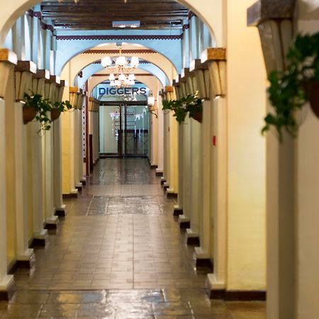 Delmon International Hotel Манама Екстериор снимка