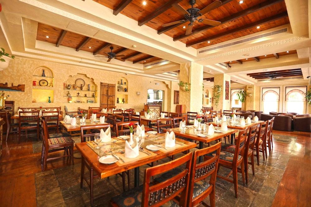 Delmon International Hotel Манама Екстериор снимка
