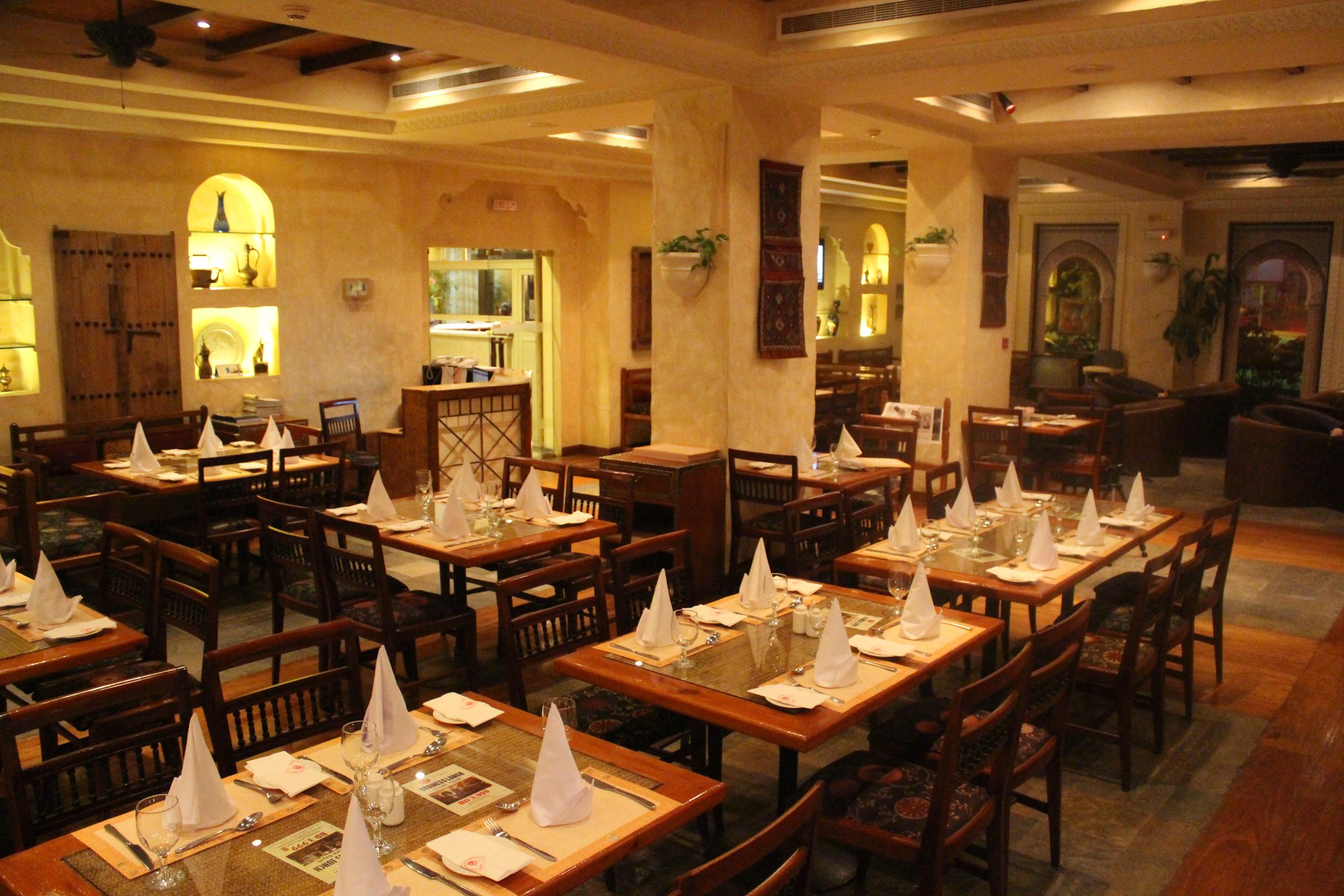 Delmon International Hotel Манама Екстериор снимка