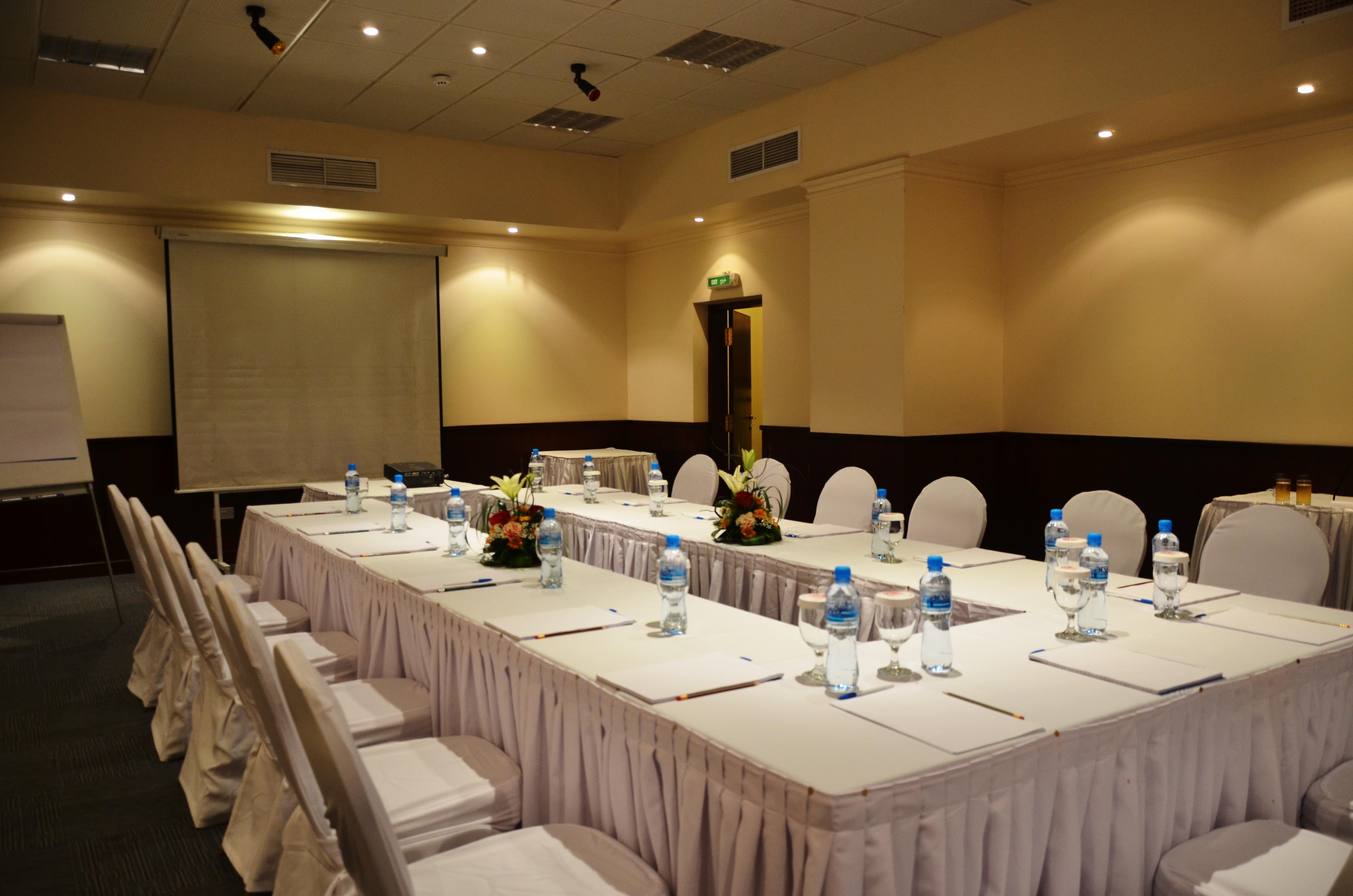 Delmon International Hotel Манама Екстериор снимка