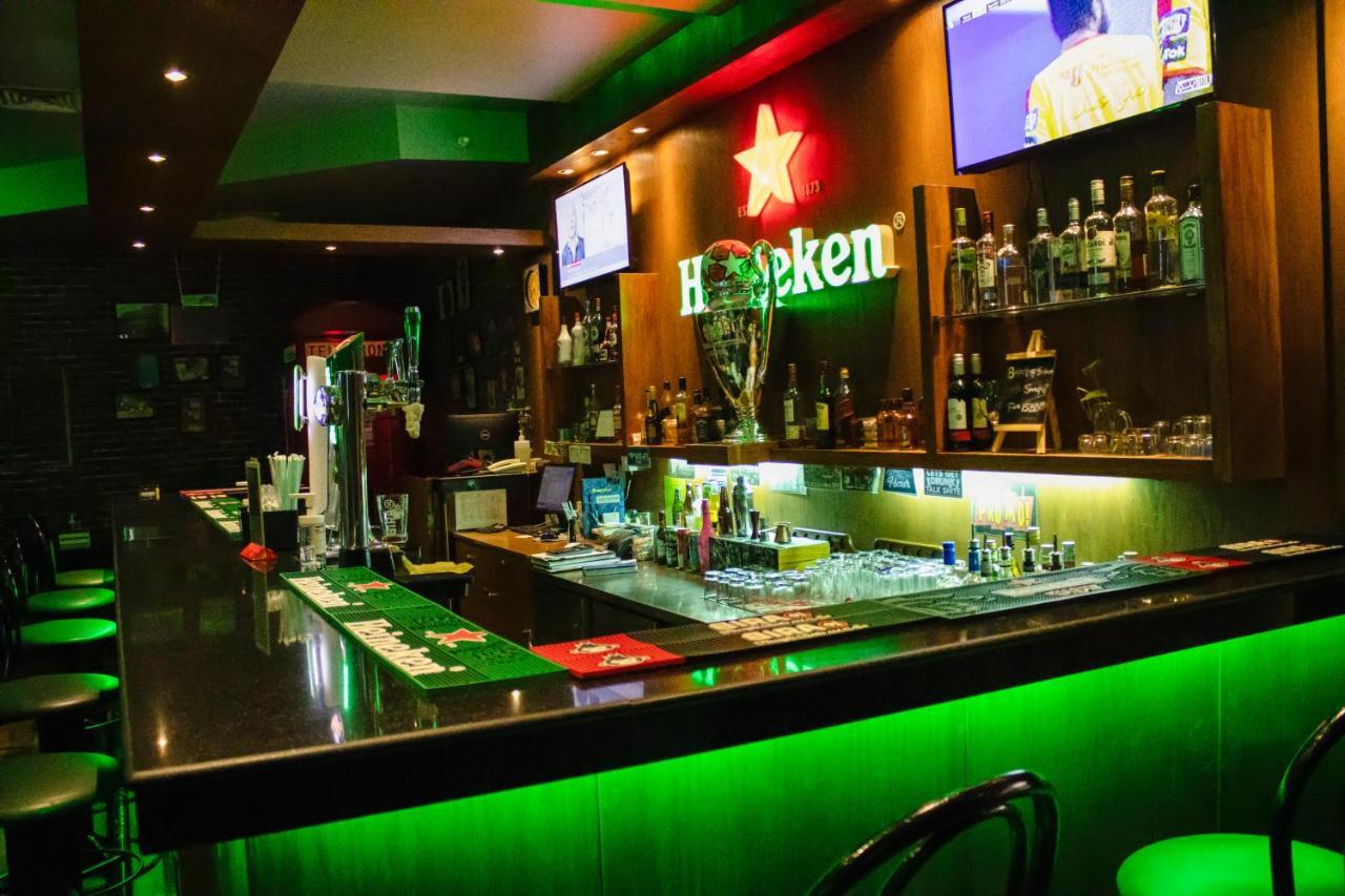 Delmon International Hotel Манама Екстериор снимка