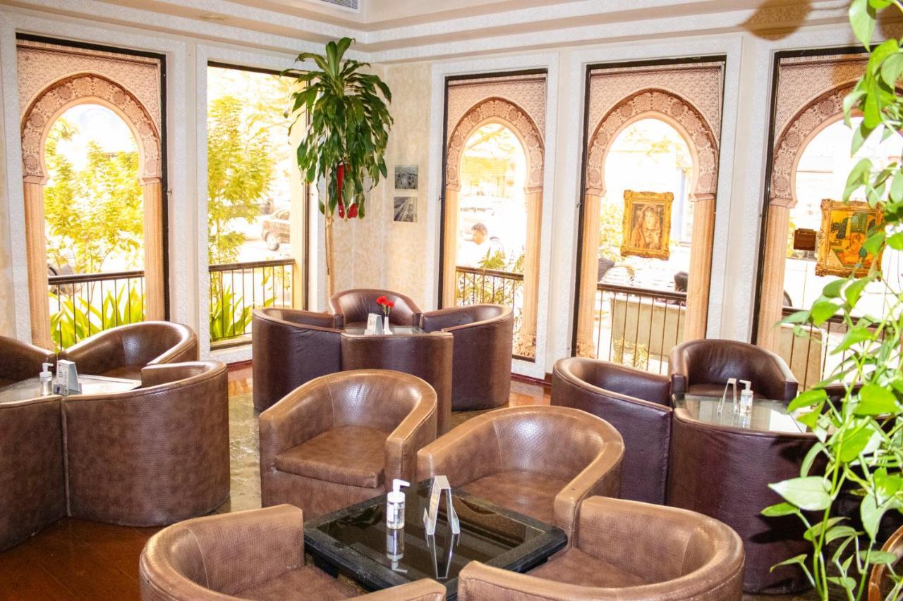Delmon International Hotel Манама Екстериор снимка
