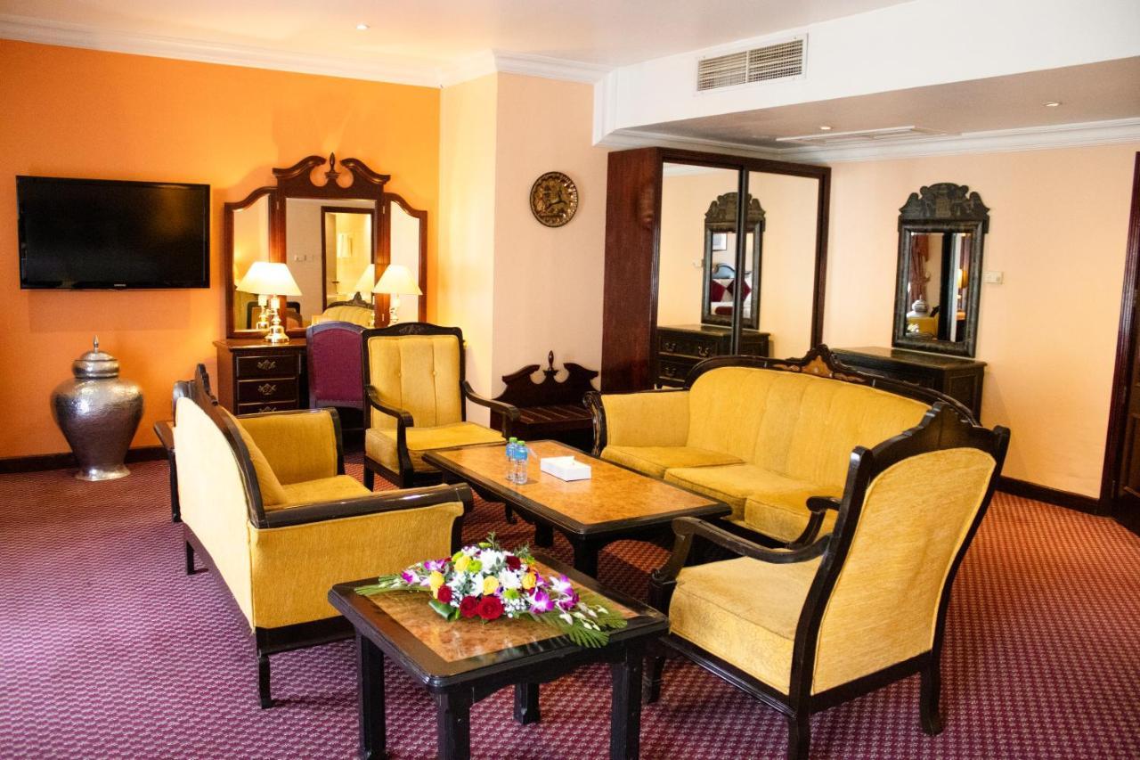 Delmon International Hotel Манама Екстериор снимка