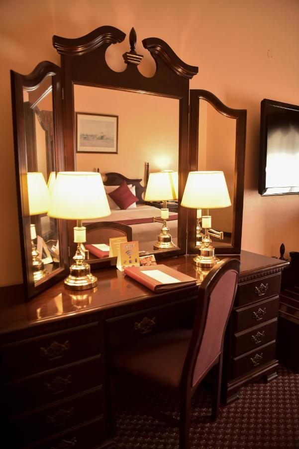 Delmon International Hotel Манама Екстериор снимка