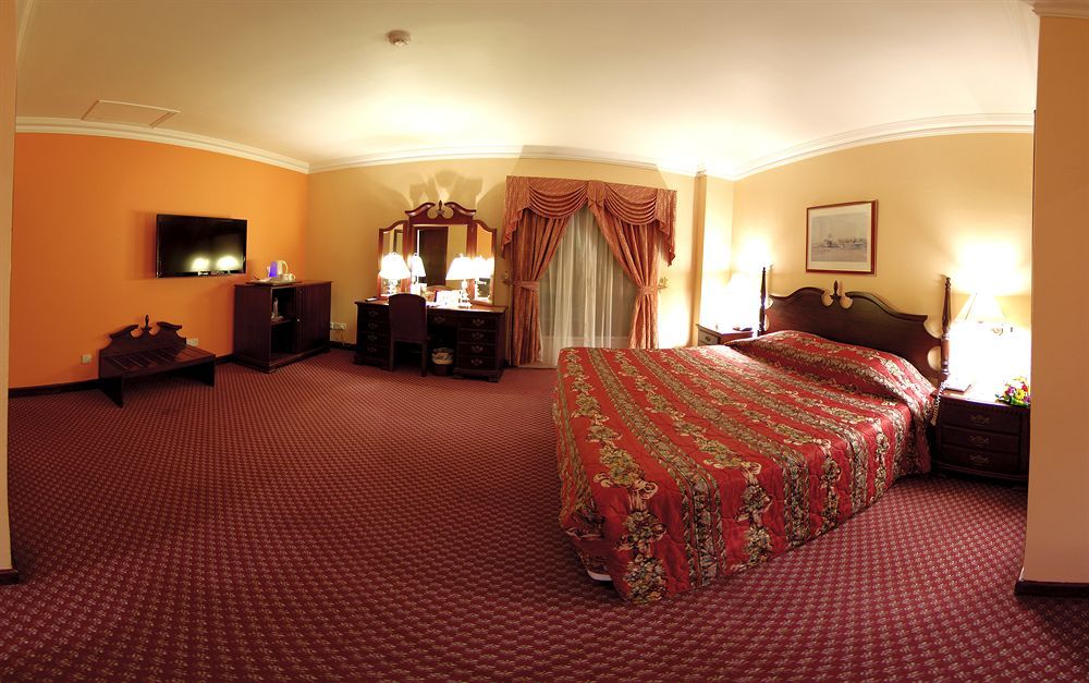 Delmon International Hotel Манама Екстериор снимка