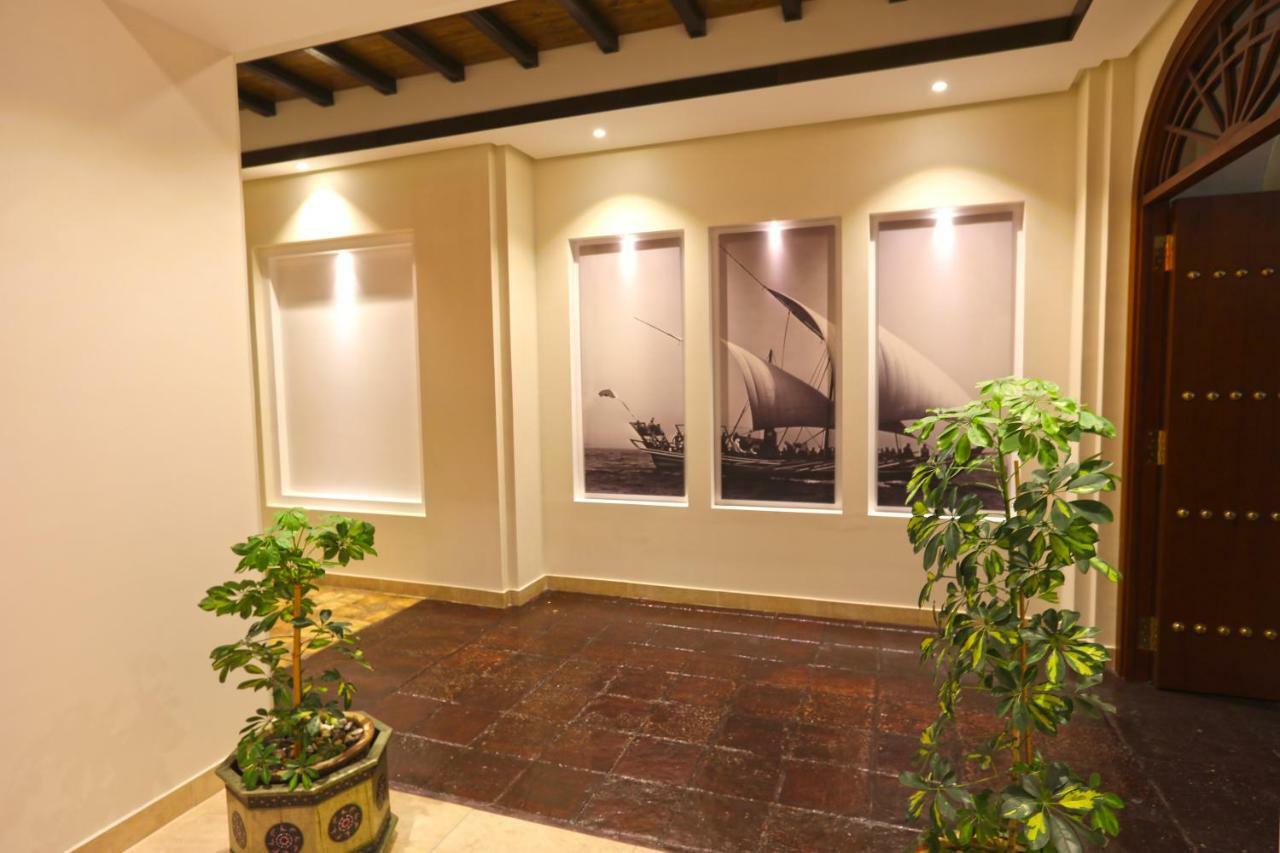Delmon International Hotel Манама Екстериор снимка