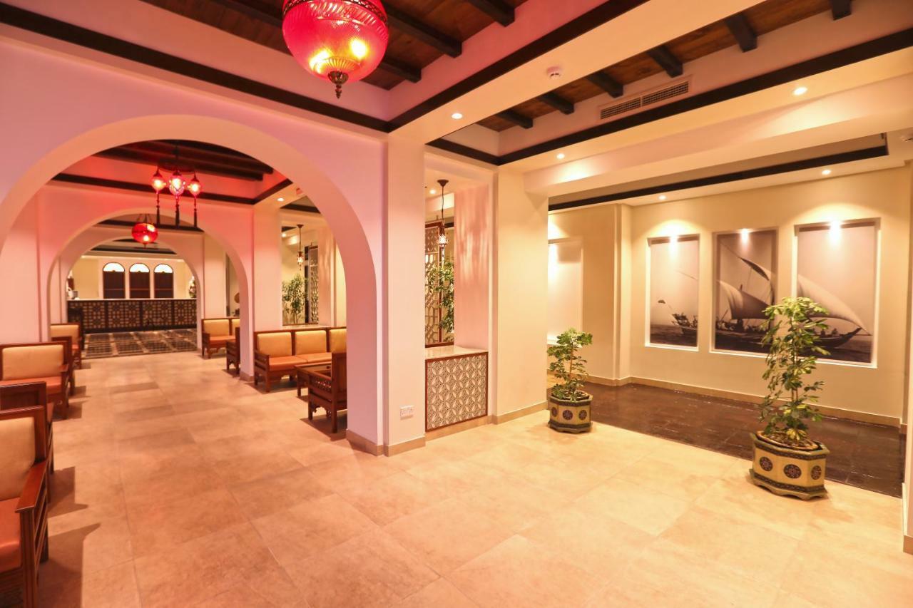 Delmon International Hotel Манама Екстериор снимка